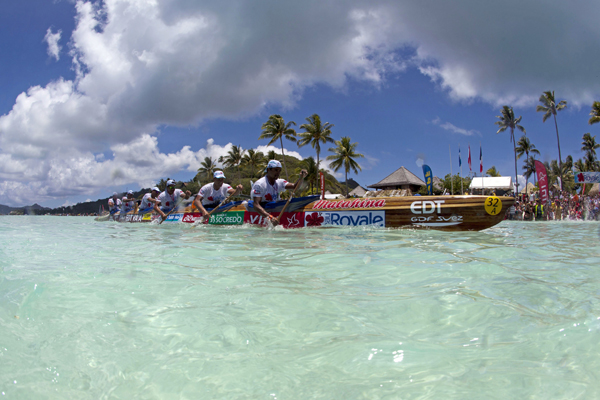 Team EDT (Electricité de Tahiti) at the 2012 Hawaiki Nui Va'a, Photo: Gregory Boissy