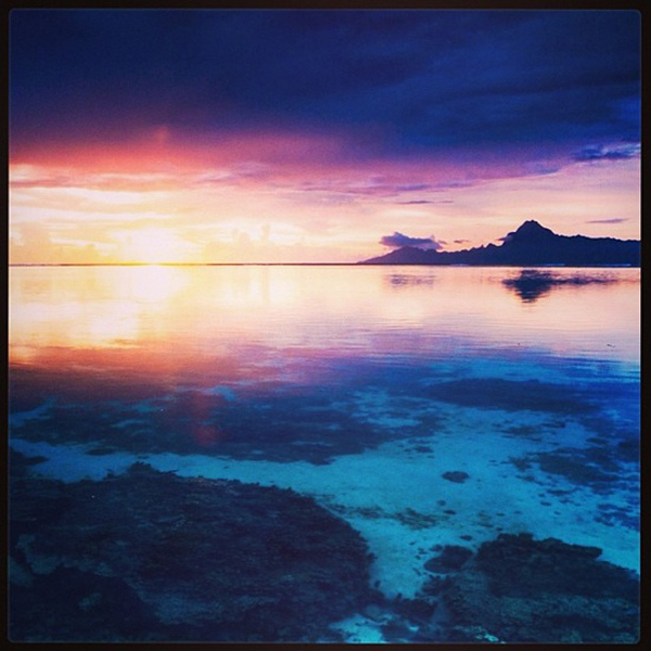 @randyp85: Watching the sunset from the deck of the Le Méridien Tahiti #spg #spglife #islands #tahiti #moorea #paradise #sunset #momentslikethis #ocean #snorkeling #reef #illbeback