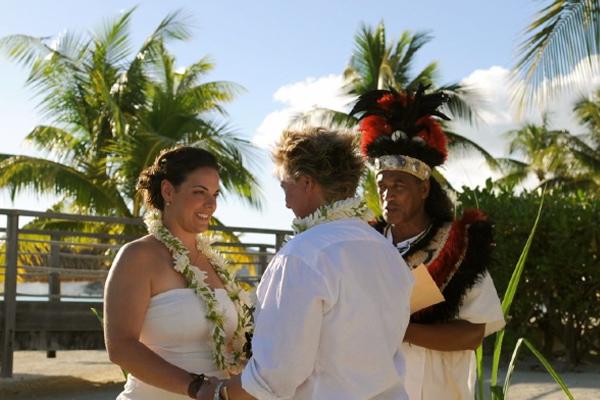 Wedding Ceremony at the InterContinental Bora Bora Resort & Thalasso Spa, Photo: Cathy Graziana